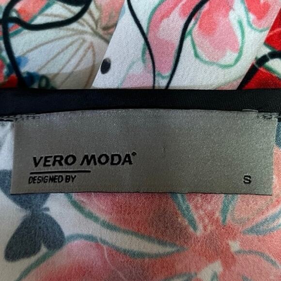 Vero Moda Multicolor Floral Print Sleeveless Curved Hem Casual Tank Top Size S - Picture 3 of 5